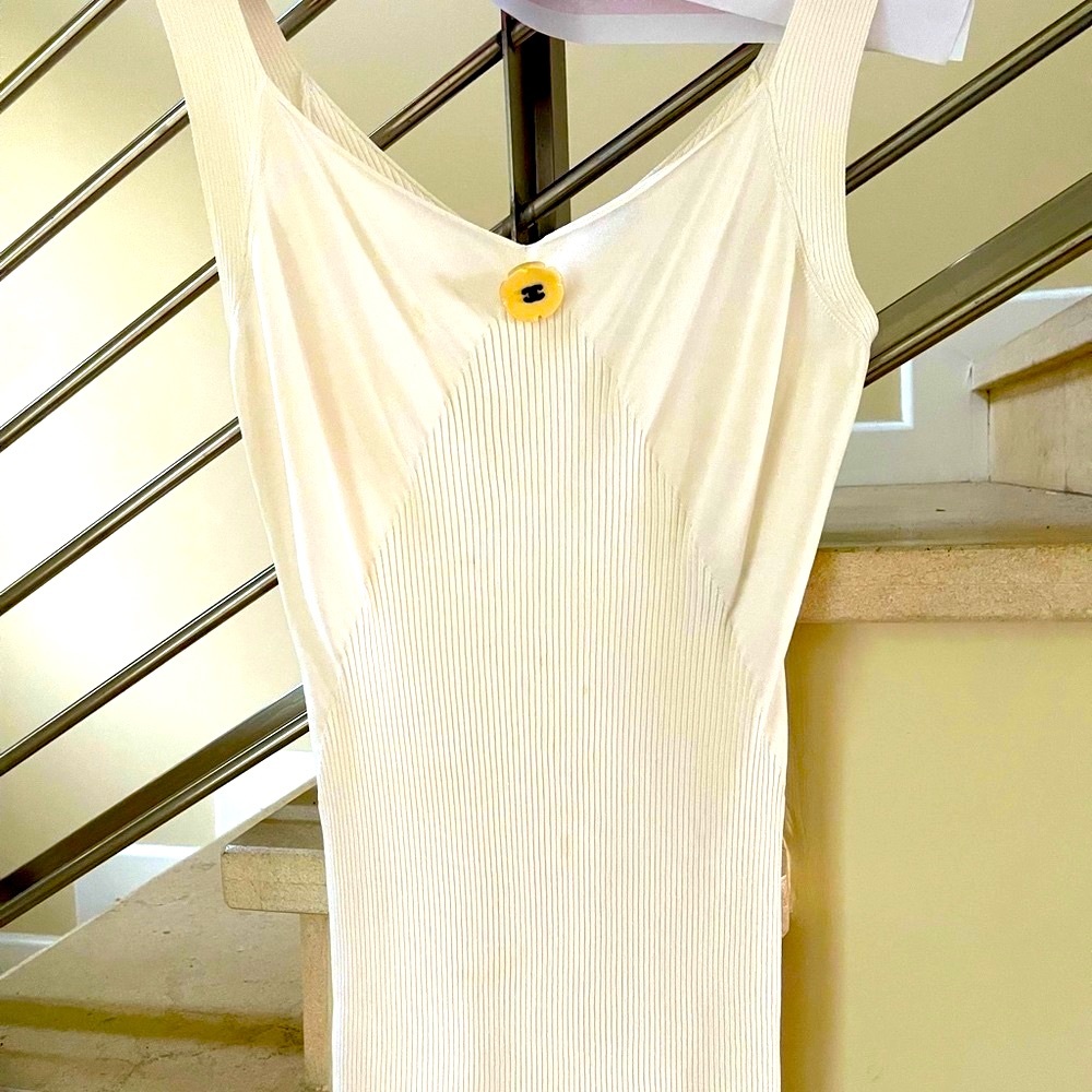 VINTAGE Elegant Chanel WHITE TOP💝HP